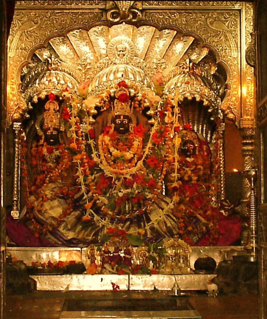 Rama,_Lakshman_and_Sita_at_the_Kalaram_Temple,_Nashik.